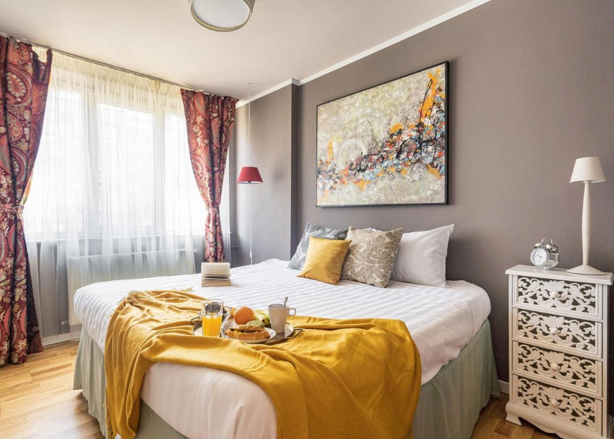 Spacious Downtown Apartment - Old Town Бухарест Экстерьер фото