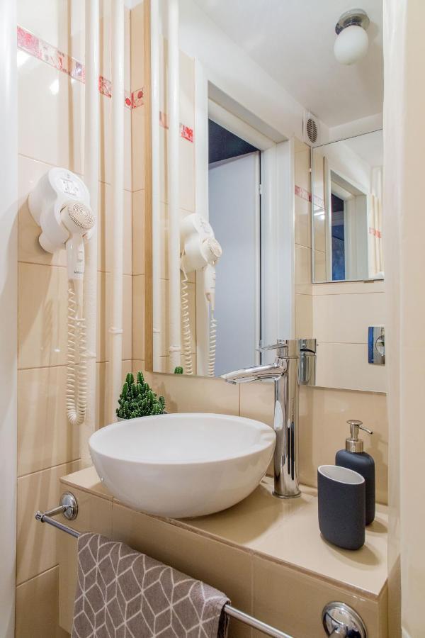Spacious Downtown Apartment - Old Town Бухарест Экстерьер фото